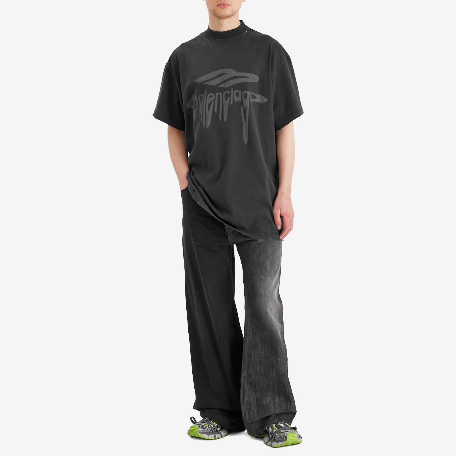 関税込【BALENCIAGA】Wavy Logo Oversized T-Shirt Wash Black 関税込【BALENCIAGA】Wavy Logo Oversized T-Shirt Wash Black