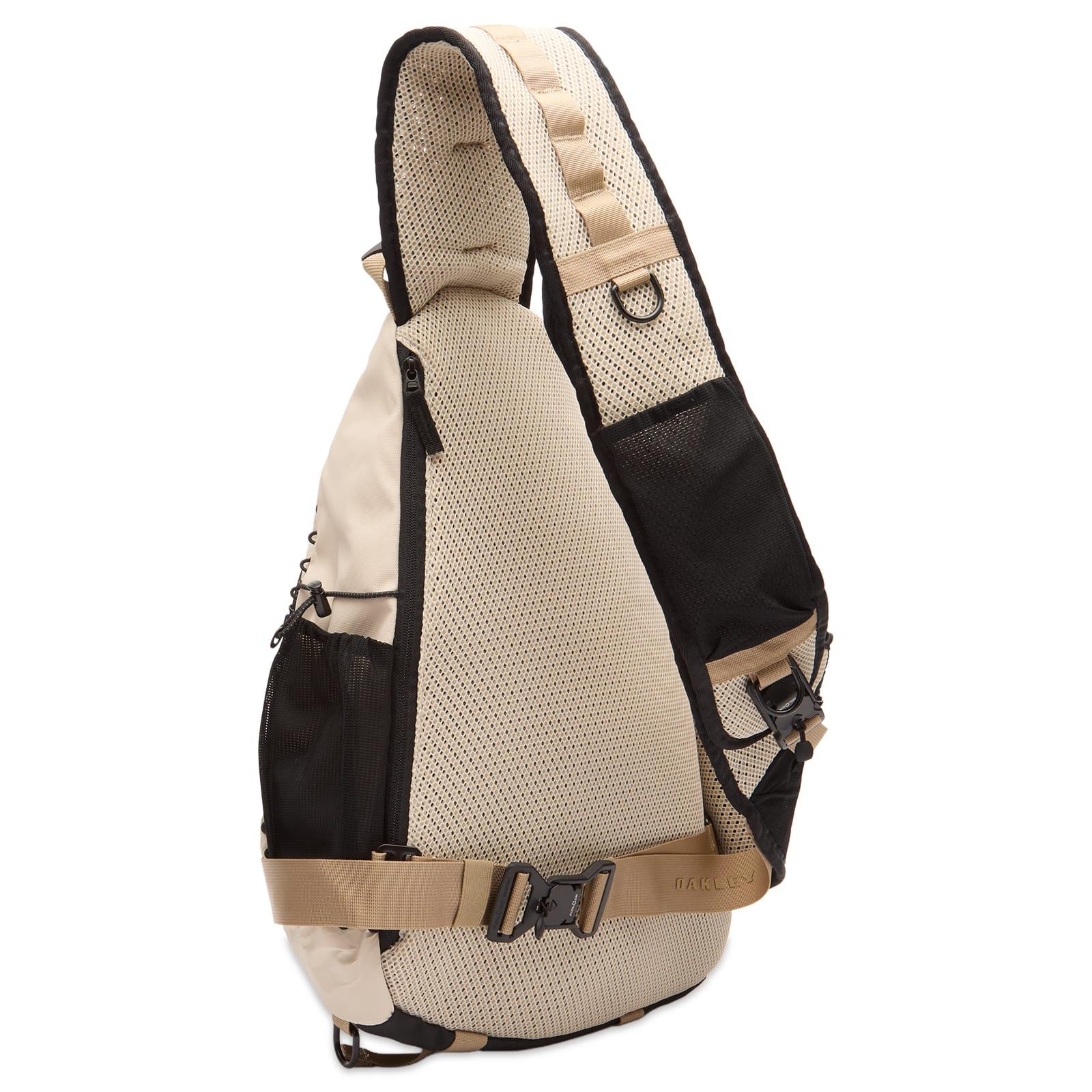 Oakley Latitude Sling Pack in Natural | Lyst