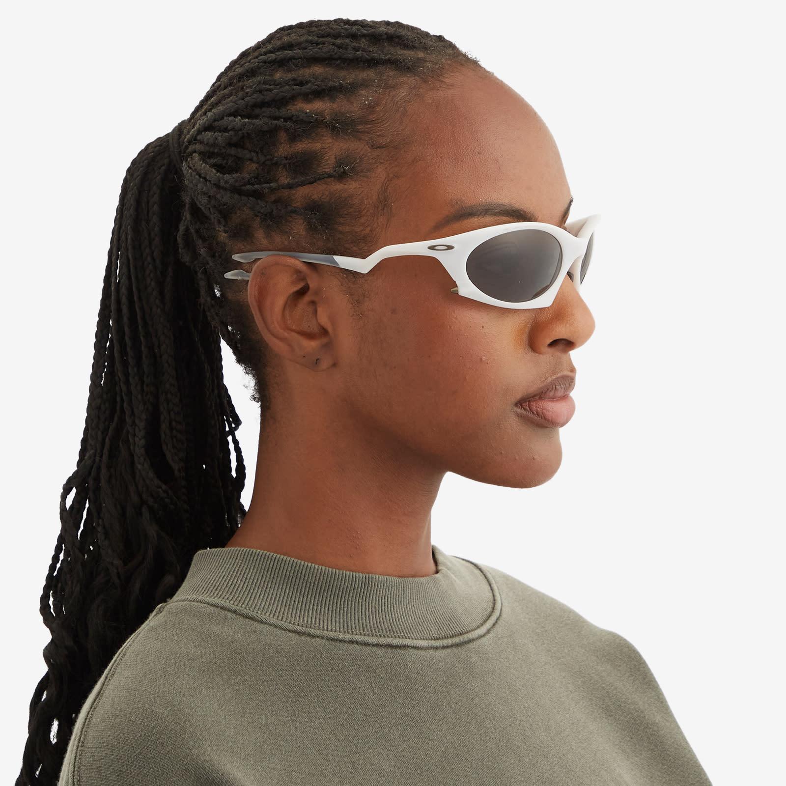 希少！ OAKLEY オークリー PLANTARIS ホワイトフレーム Oakley Plantaris Sunglasses in White | Lyst