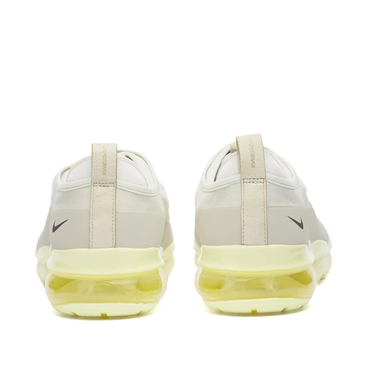 Nike Air Vapormax Moc Roam Sneakers in White for Men | Lyst