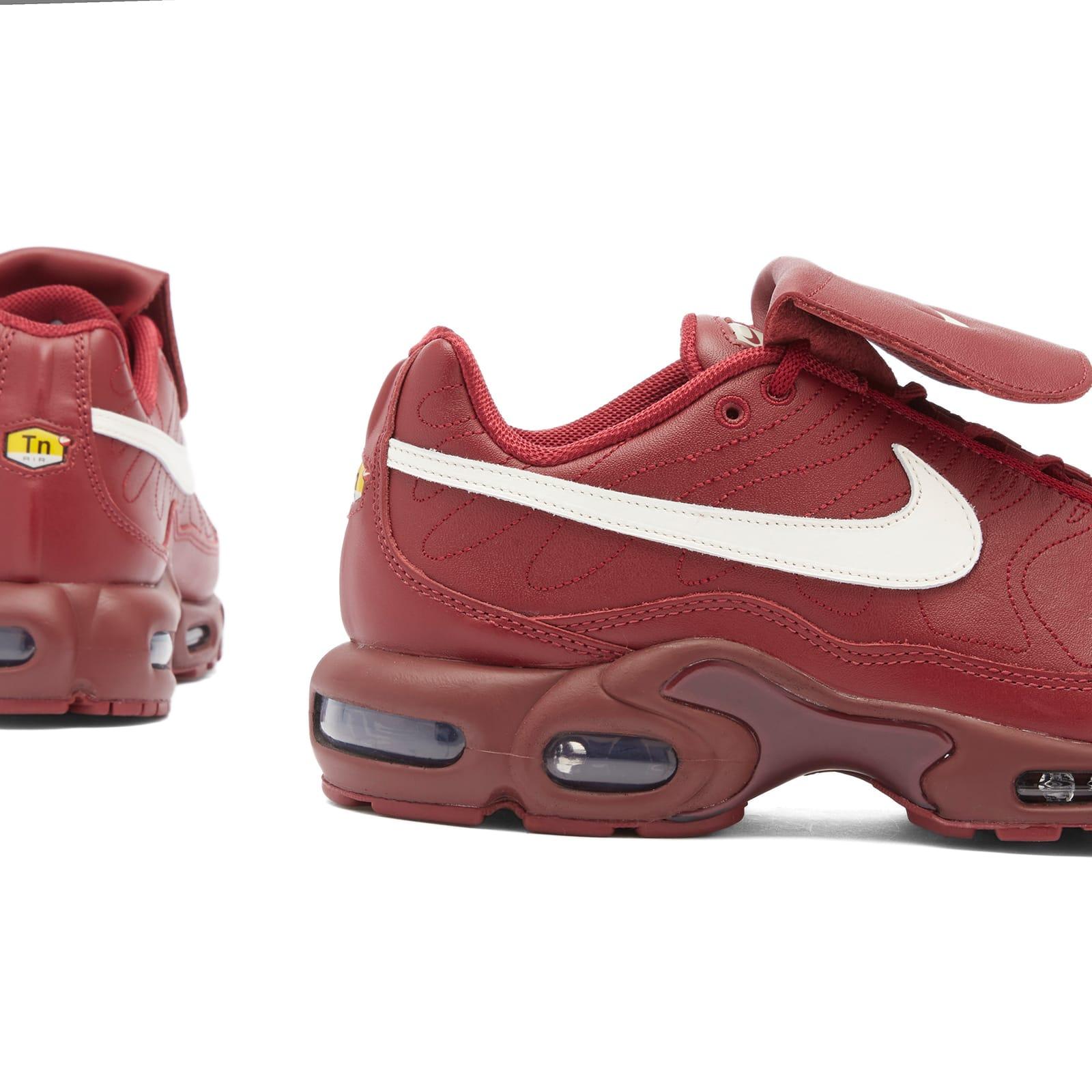 team red nike air max plus