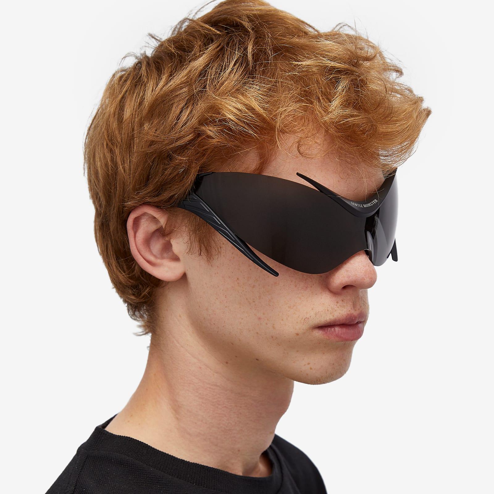 Gentle Monster X Mugler Spiral 01 Sunglasses in Black | Lyst