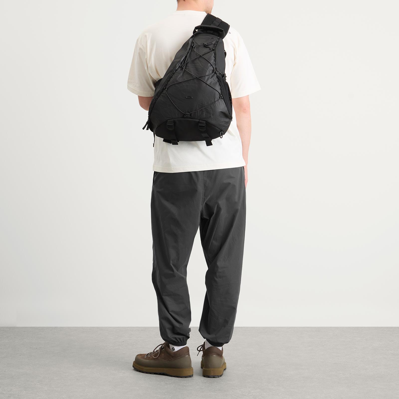 バッグ BLACK OAKLEY LATITUDE SLING PACK BAG Oakley Latitude Sling Pack Unisex Casual Sports Travel Bag