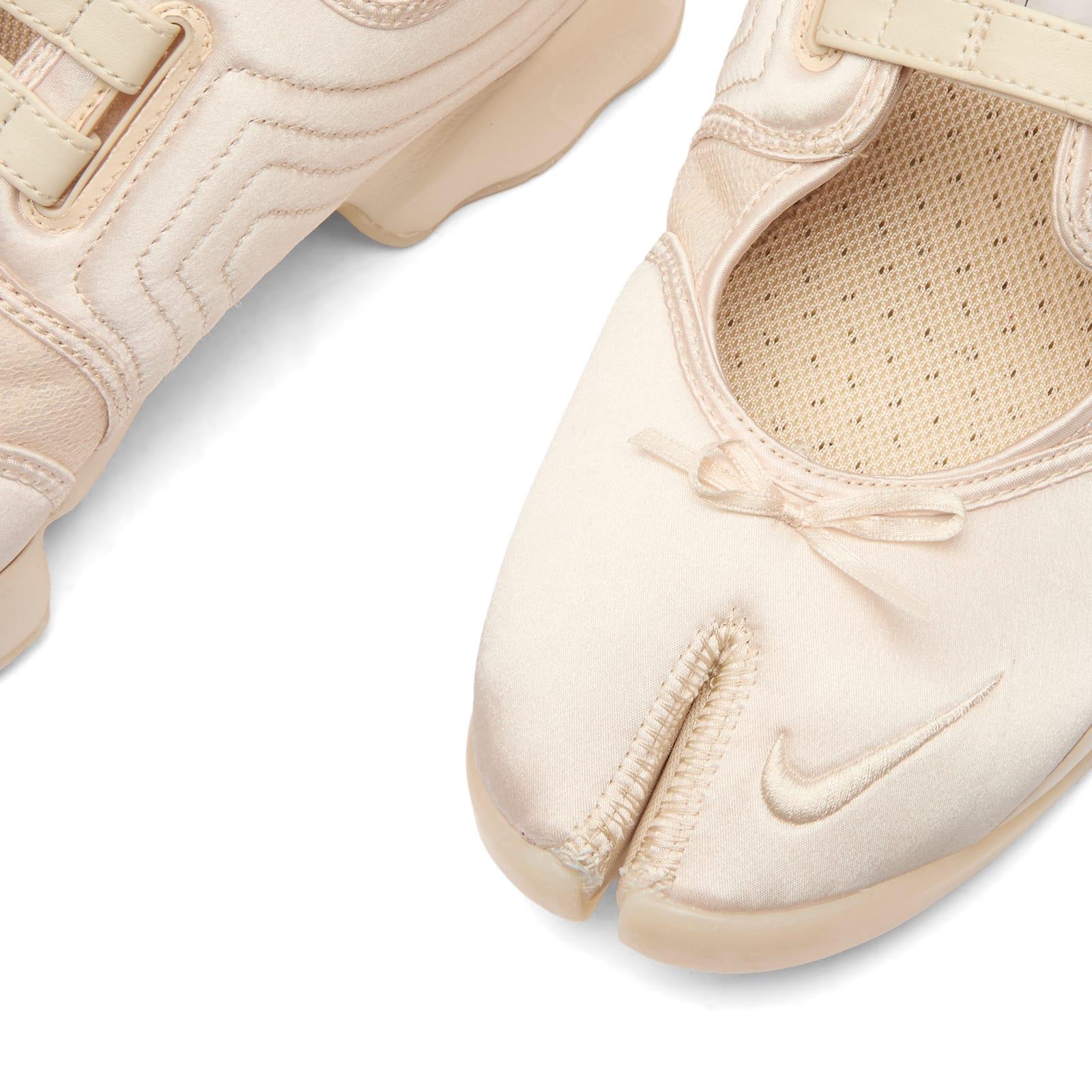 camel toe nike shoes