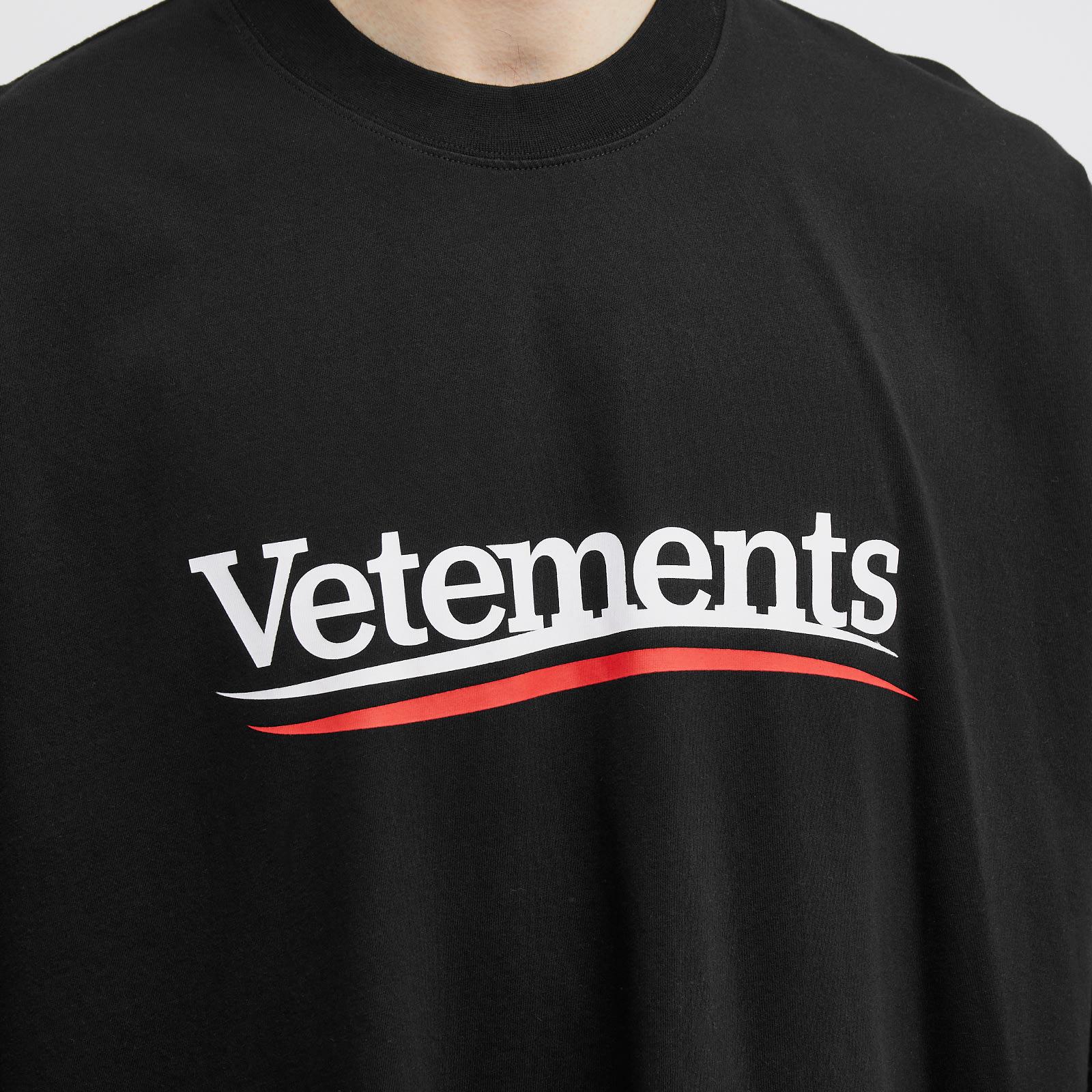 VETEMENTS◆CampaignロゴTシャツ VETEMENTS ロゴ Tシャツ | レッド | FARFETCH JP