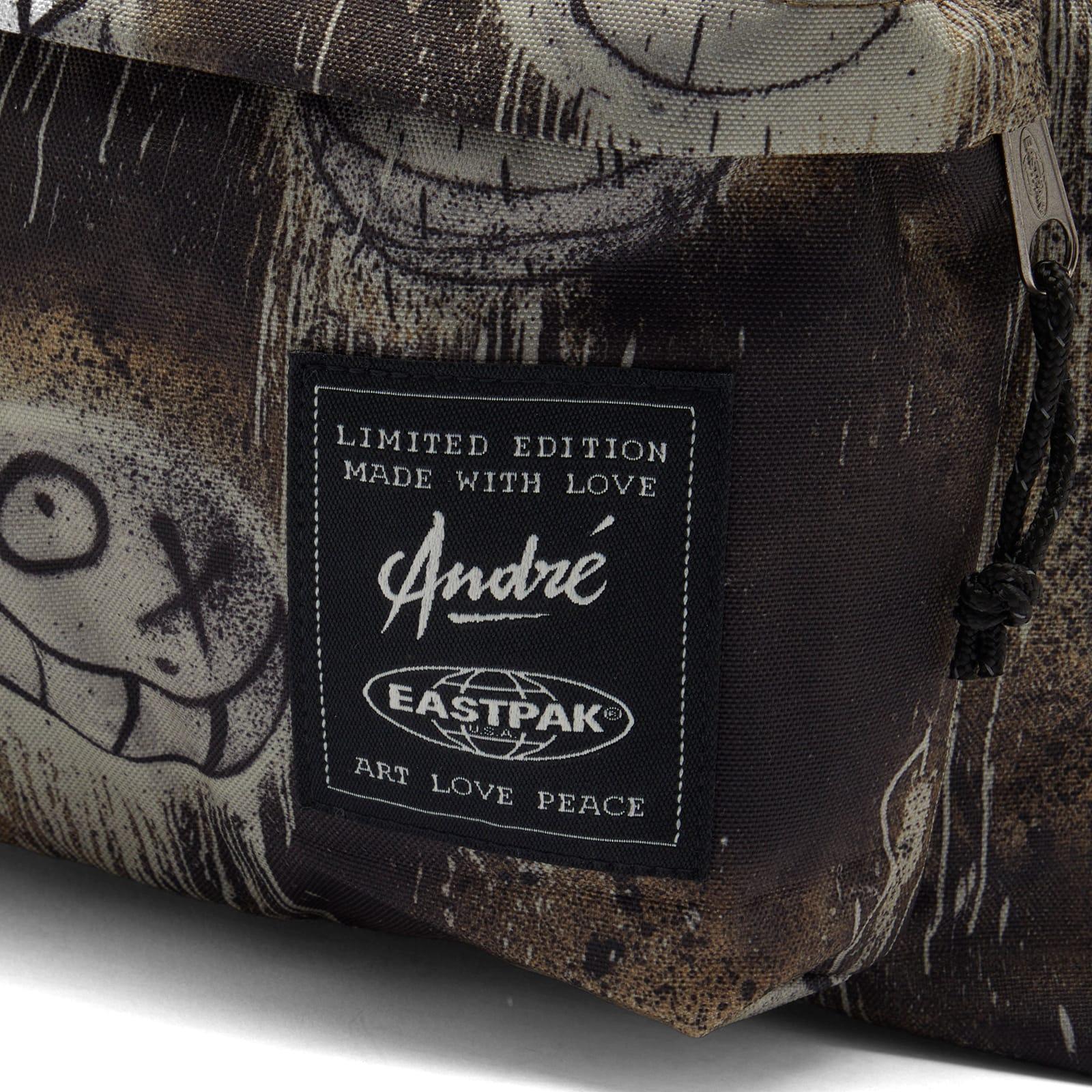 新品 Eastpak x Andre Saraiva Day Pak’r バッグ Eastpak x André Saraiva Day Pak'r Backpack in Fluo Clouds