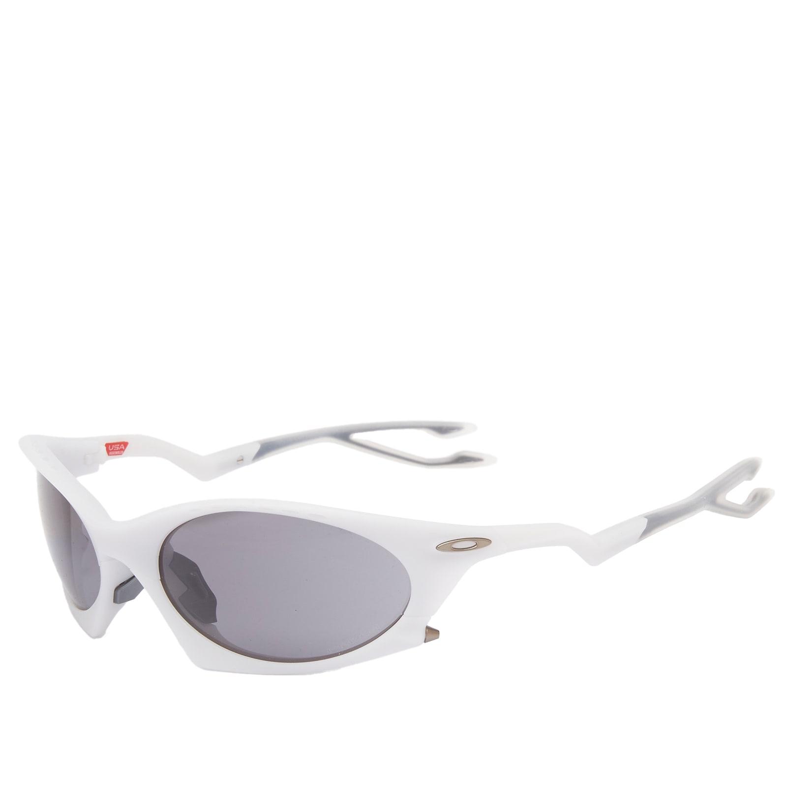 Oakley Plantaris Sunglasses in White | Lyst UK