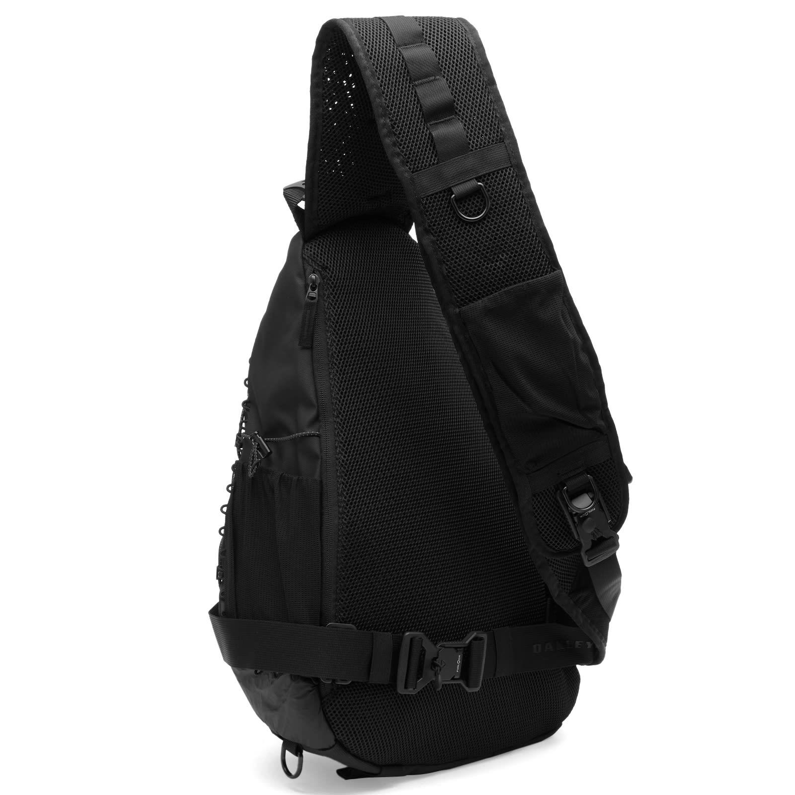 Oakley Latitude Sling Pack in Black for Men | Lyst
