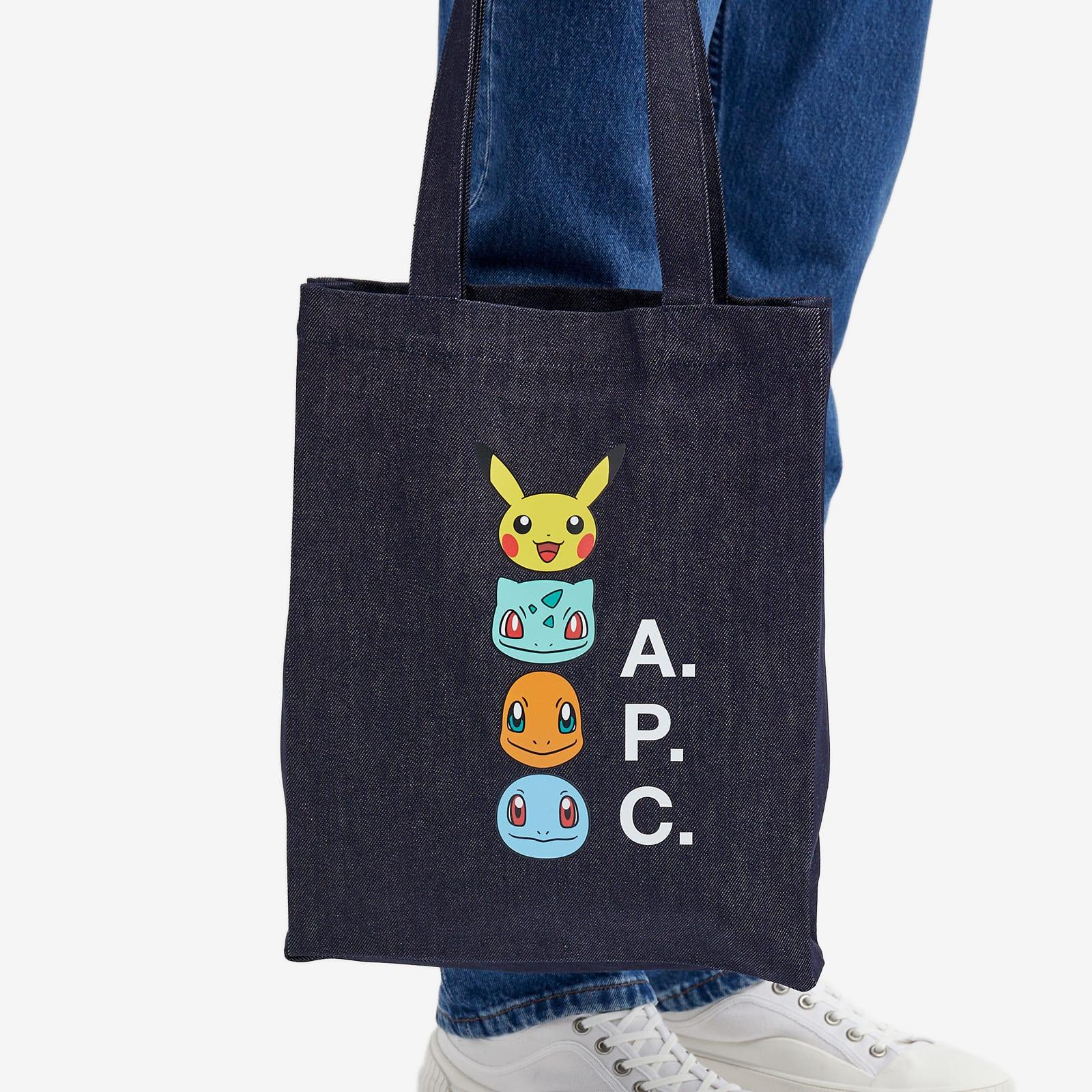 A.P.C. TOTE LOU POKEMON ユニセックス トートバッグ A.P.C. X Pokémon Lou Tote in Blue for Men | Lyst