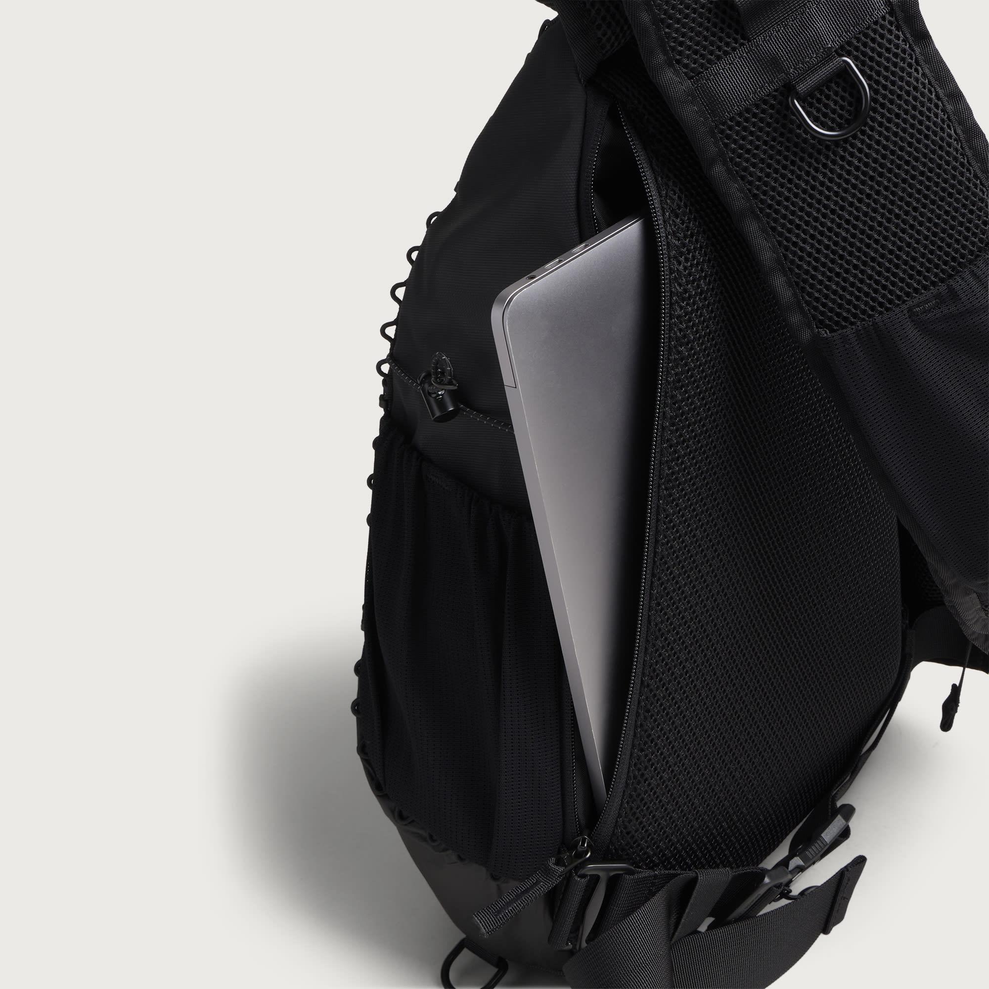 Oakley Latitude Sling Pack in Black for Men | Lyst UK