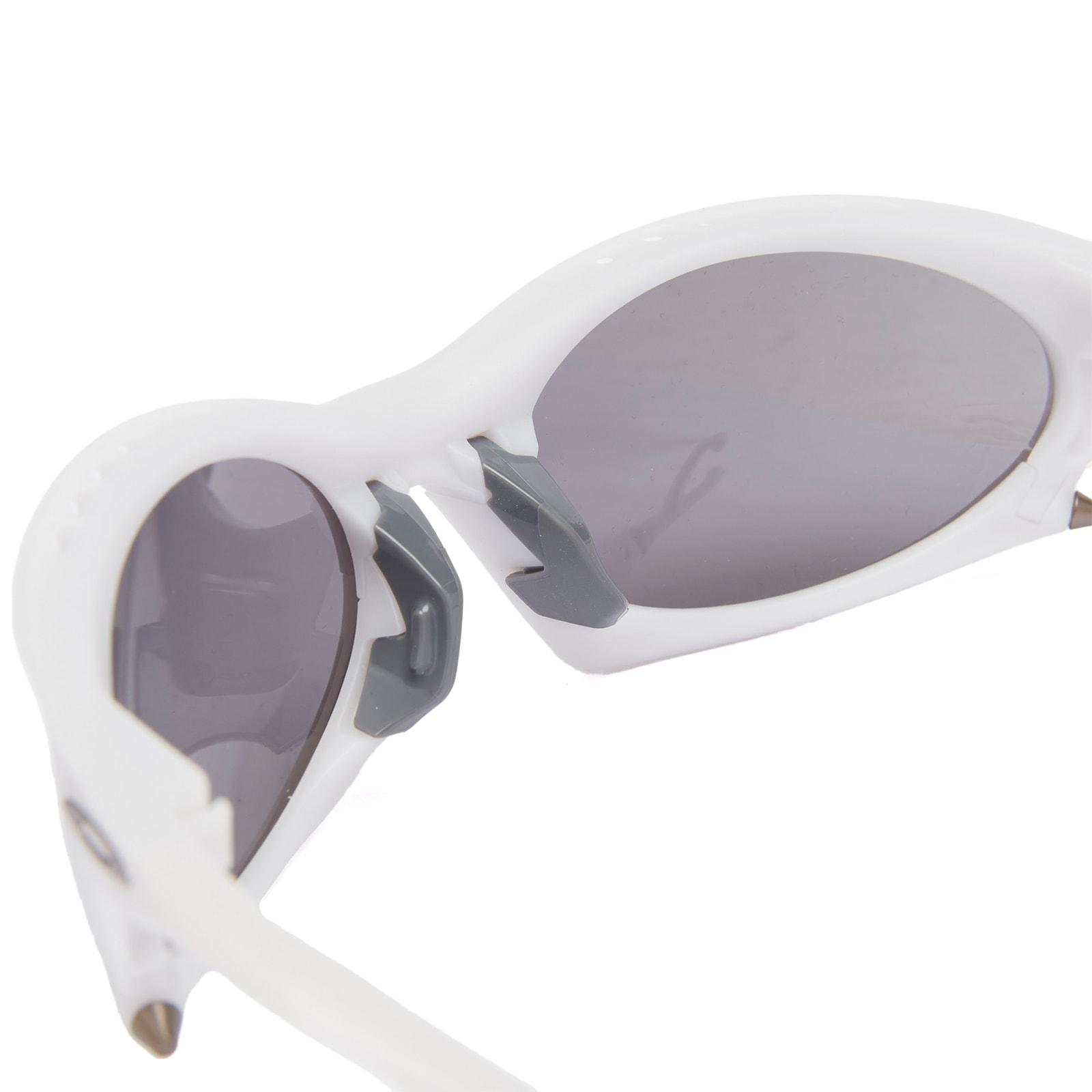 Oakley Plantaris Sunglasses in White | Lyst