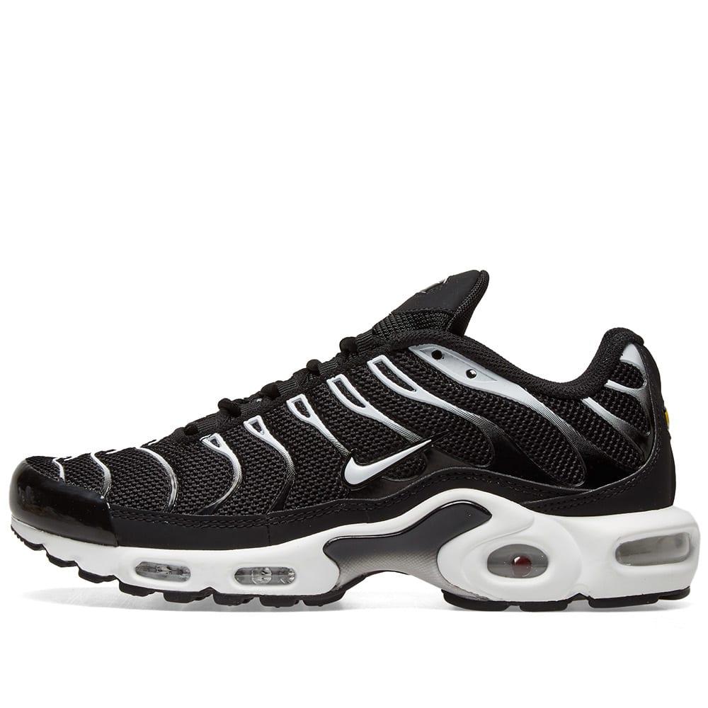 all black air max plus