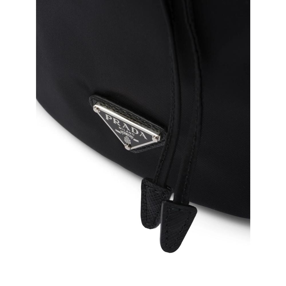 【PRADA】Re-Nylon ナイロン ロゴ ポーチ ブラック Re-Nylon ポーチ | PRADA