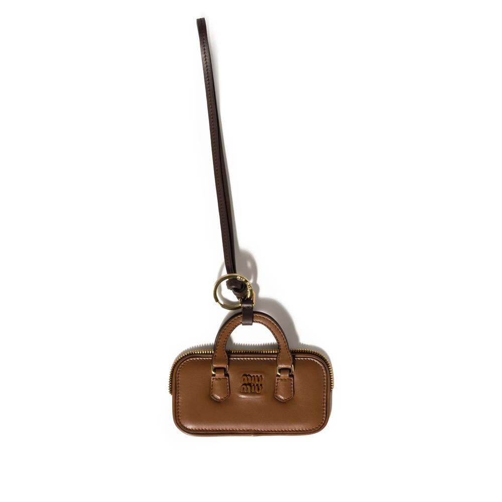 【関税&送料込】Miu Miu Black Leather Beau Keyring Necessair Miu Miu Mud leather beau keyring necessaire | The Fashion Square