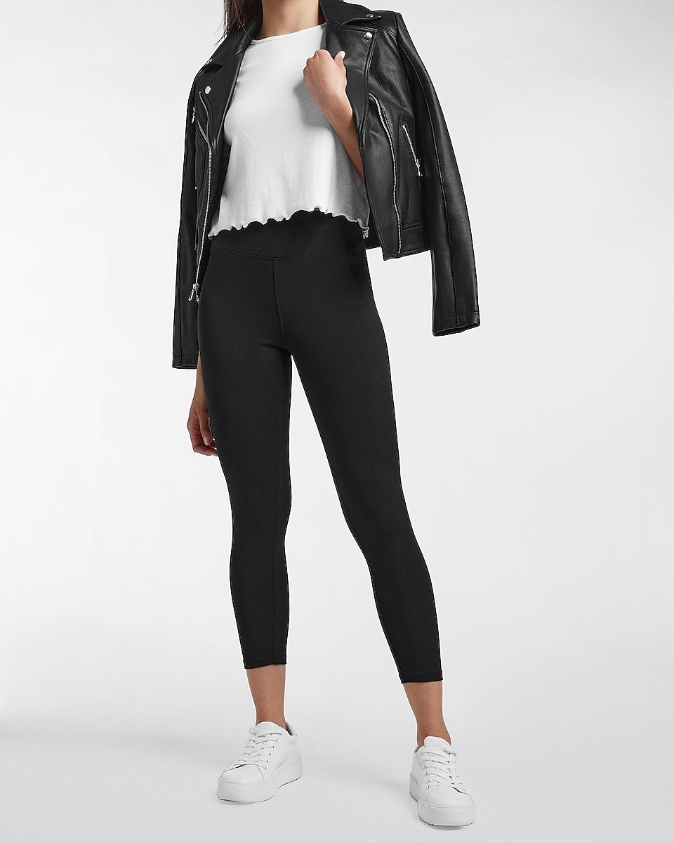 Essential Cropped Leggings Pitch Black 