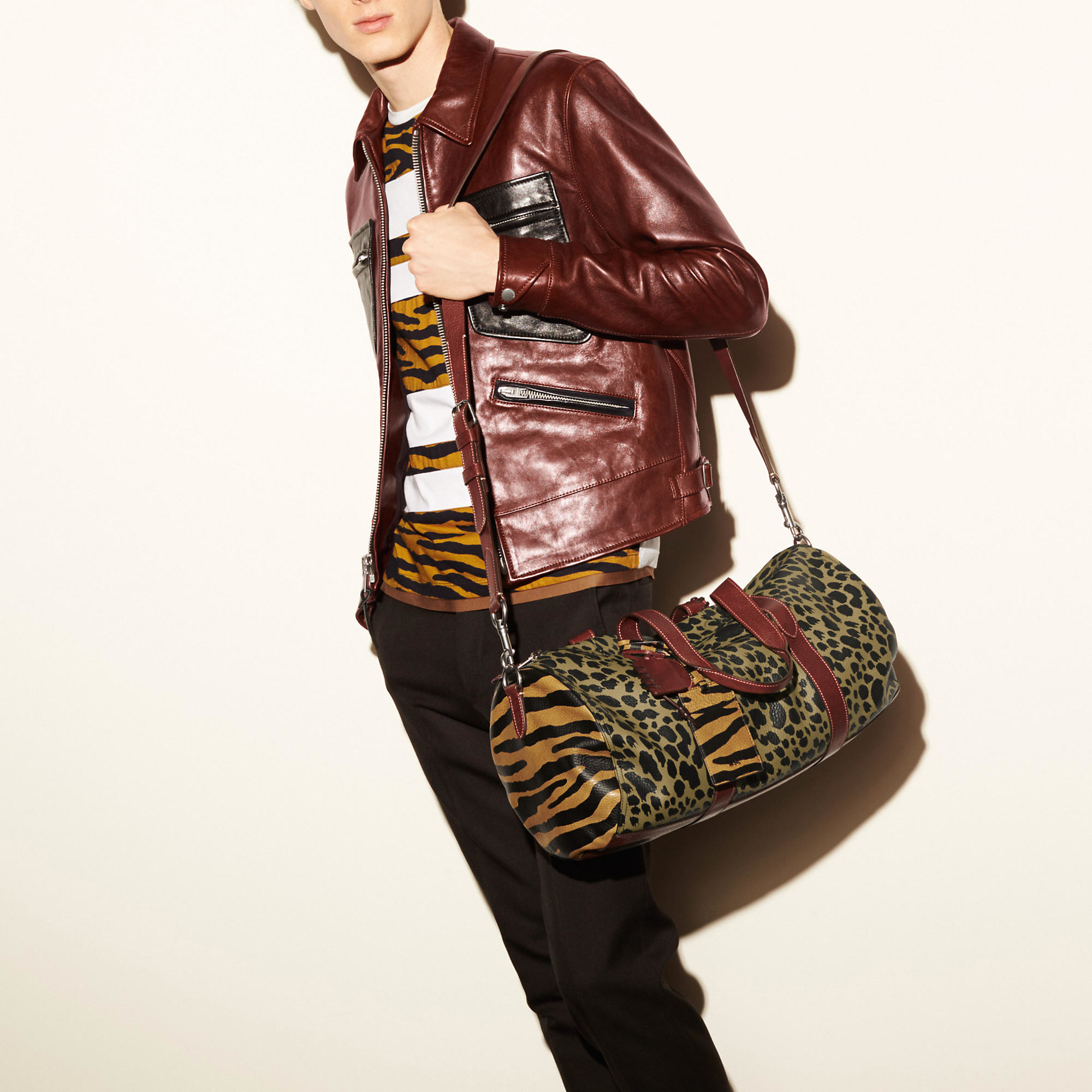 Download COACH Large Gym Bag In Printed Pebble Leather in Black - Lyst