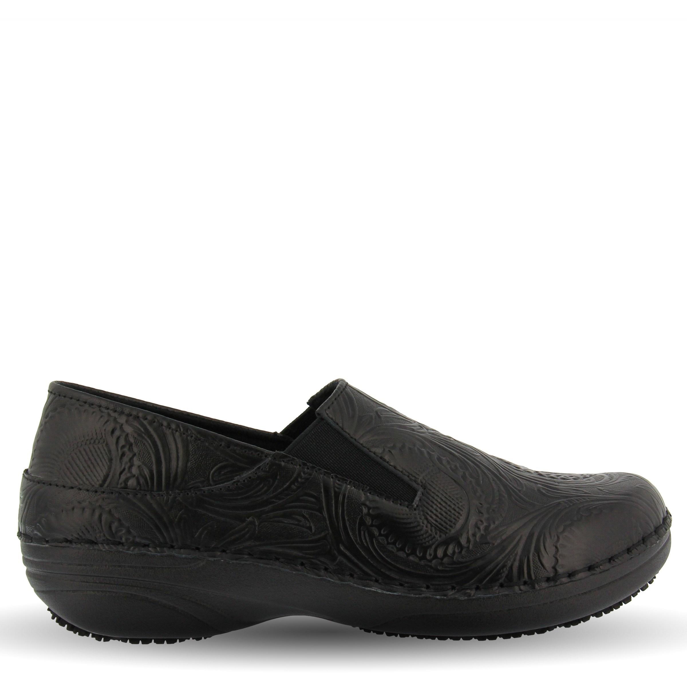wide slip resistant shoes