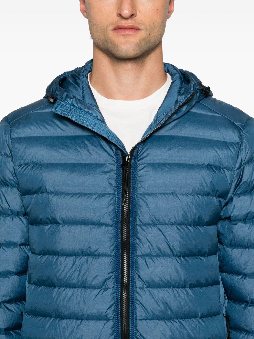 Stone Island メンズ ブルー コンパスバッジ パデッドジャケット Stone Island メンズ ブルー コンパスバッジ パデッドジャケット