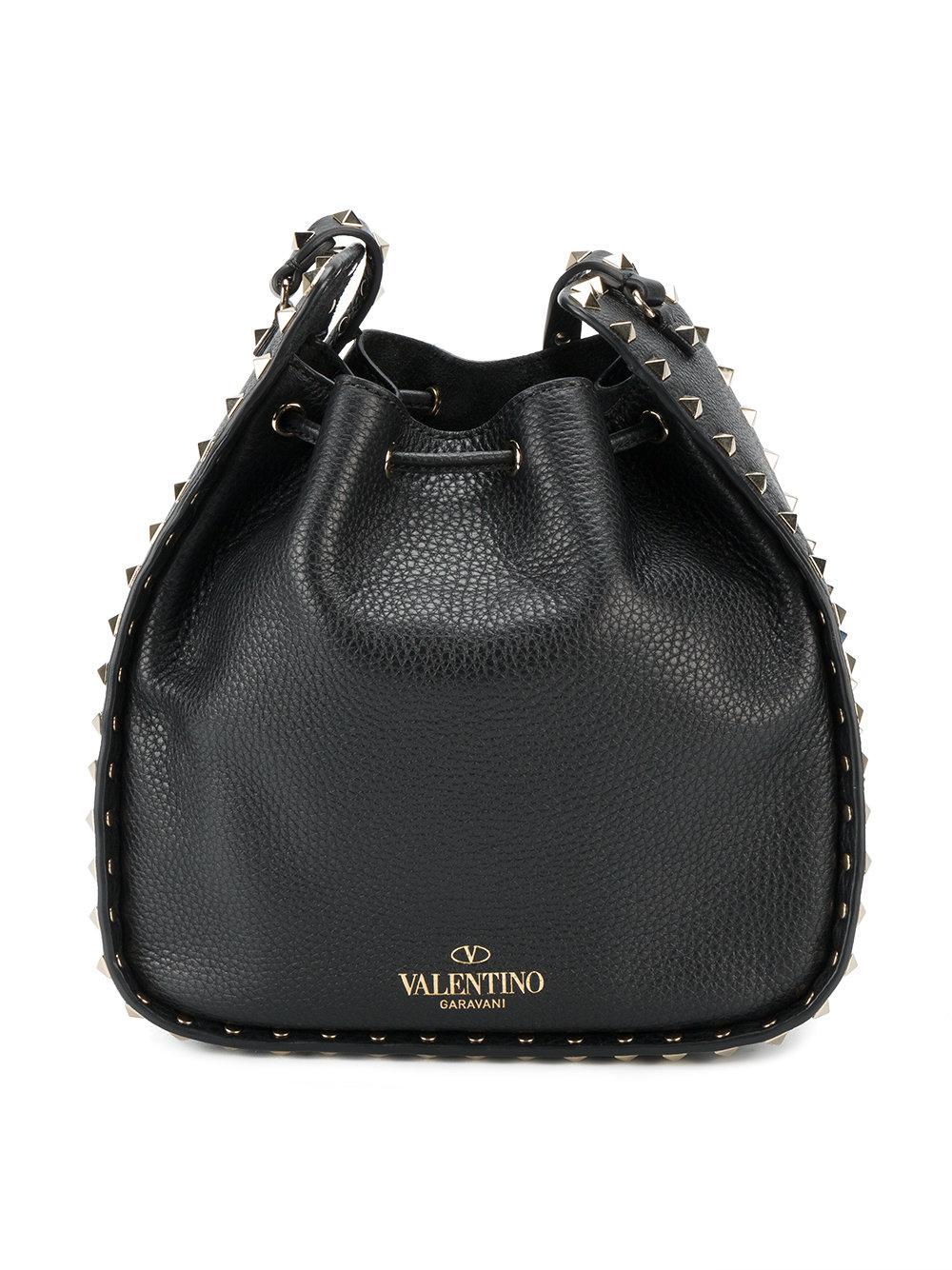 Valentino Leather Valentino Garavani Rockstud Bucket Bag in Black 