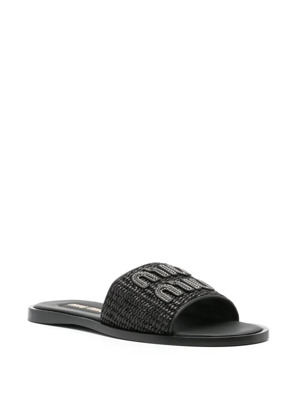 【関税無・国内発】 MIU MIU / Raffia-Effect Logo Slides 関税無・国内発】 MIU MIU / Raffia-Effect Logo Slides