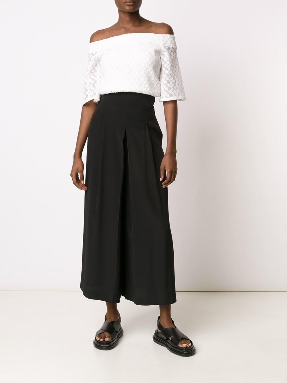 Cropped palazzo pants Find your perfect fit with ANN TAYLOR's flattering women's cropped pants. The Crop is timless, streamlined and structured for all occasion from day to night.