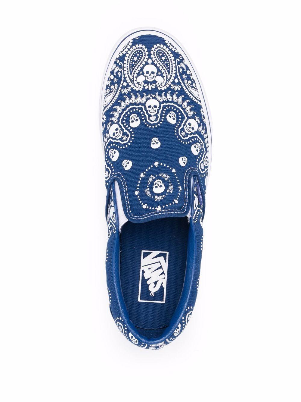 Vans Bandana Skull-print Classic Slip-on Sneakers in Blue for Men | Lyst