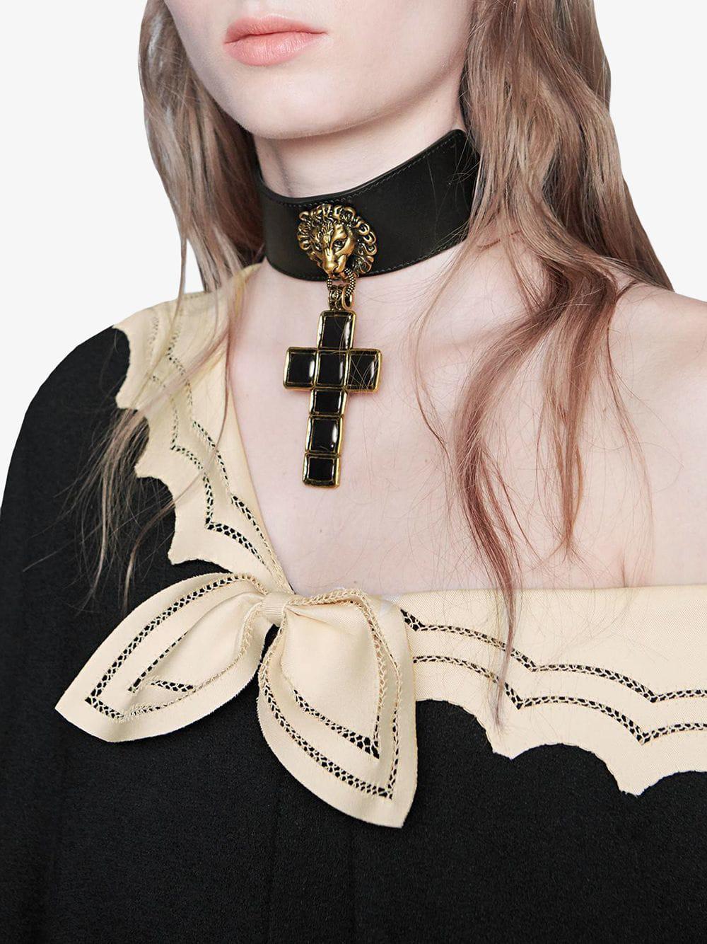 Gucci Leather Choker With Cross Pendant in Black | Lyst