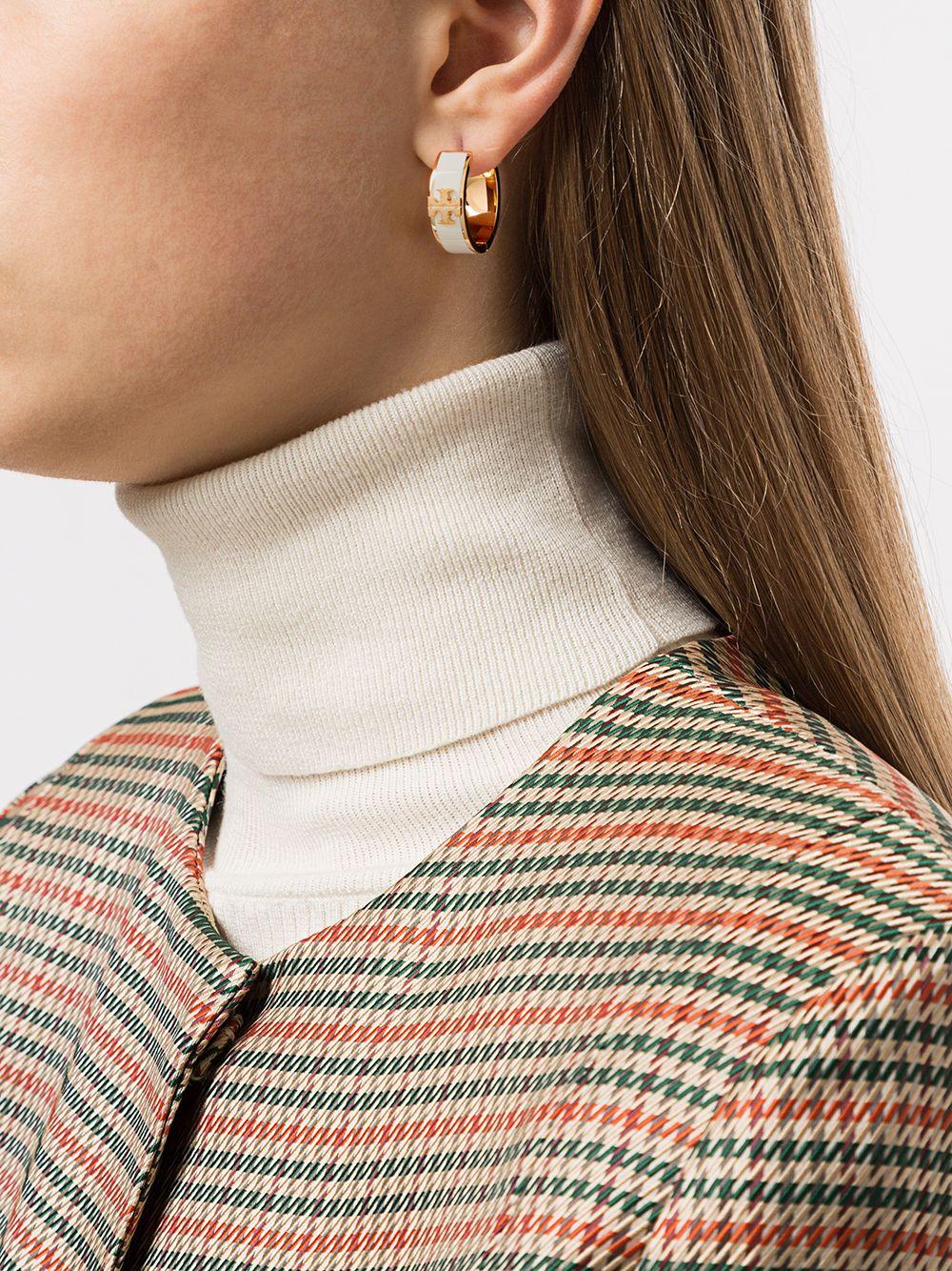 Tory Burch Kira Hoop Earrings in White - Lyst