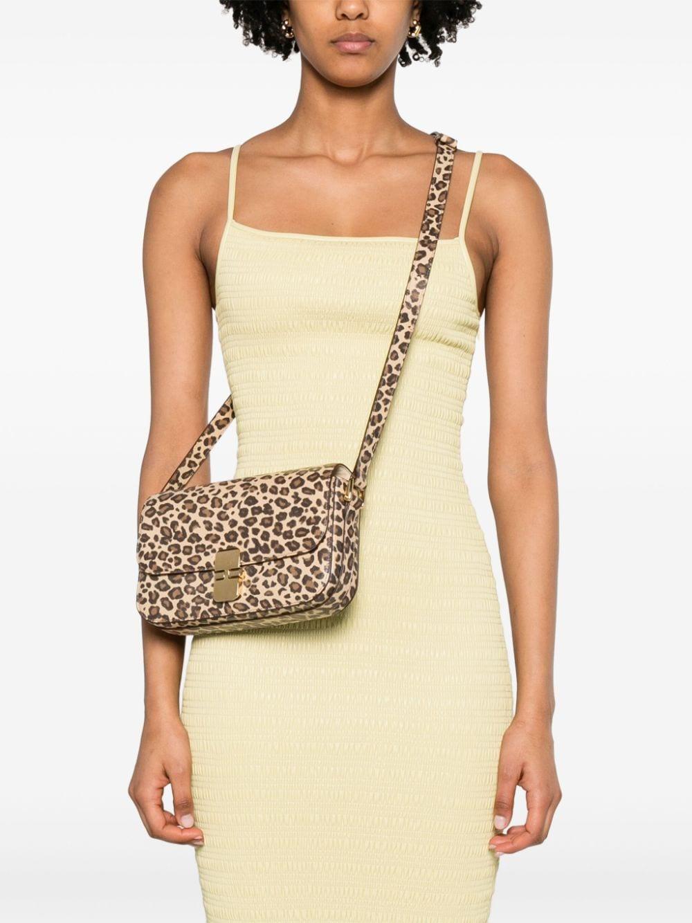 【送料&関税込】A.P.C. Grace Leopard Printed Clutch Bag A.P.C. Grace Leopard-Print Crossbody Bag in Natural | Lyst