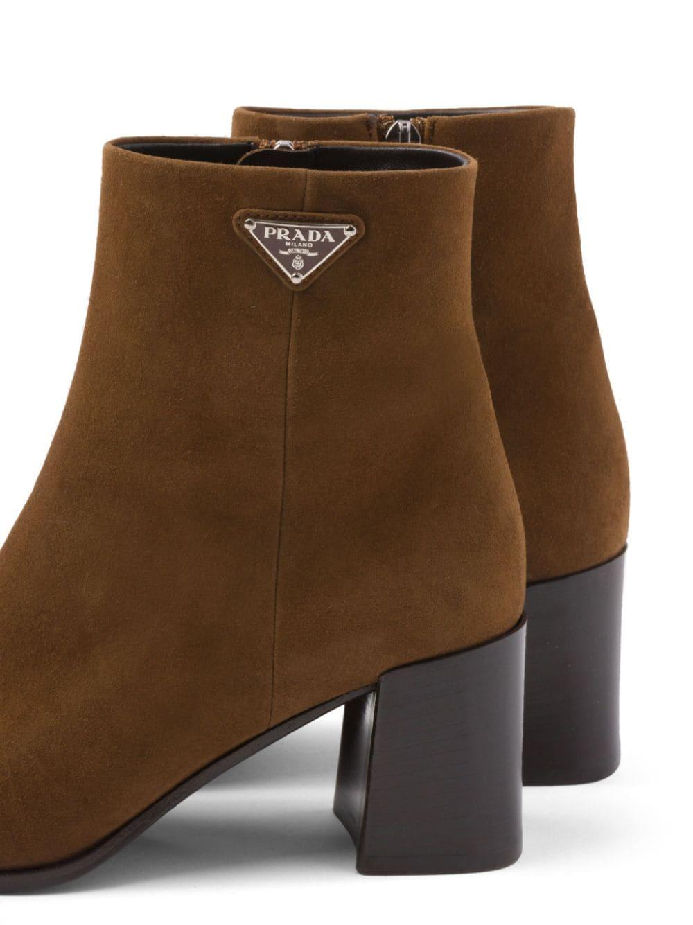Allergie Gezichtsvermogen Vooruit Prada Triangle-logo Suede Boots in Brown | Lyst