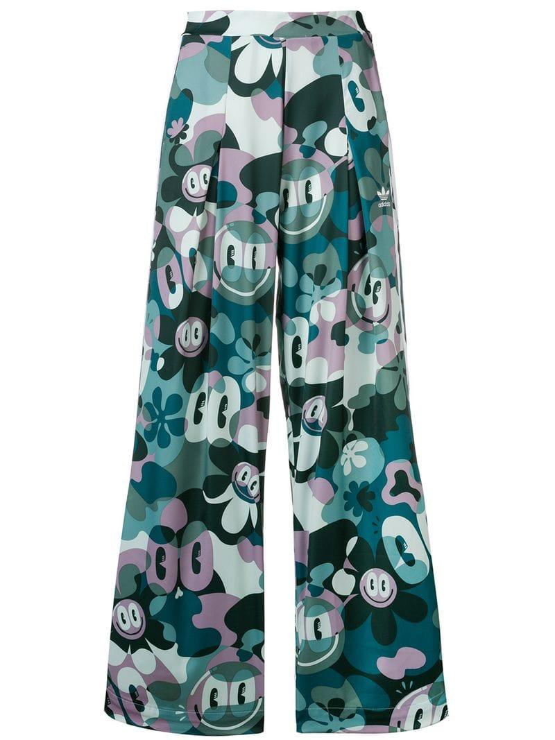 adidas Synthetic Cartoon Floral Wide 