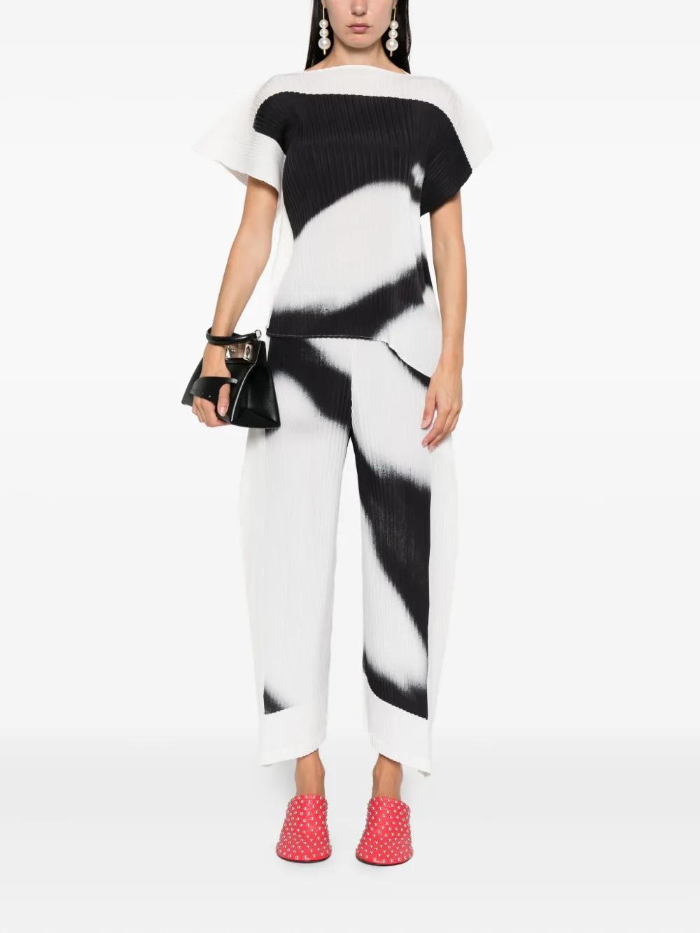 Issey Miyake Shadow Study Pleats Top in Black | Lyst