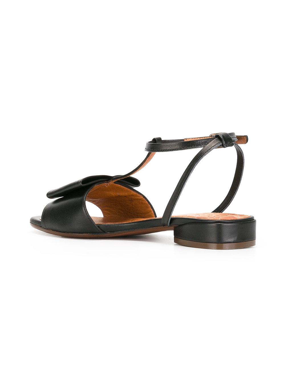 Chie Mihara Leather T-strap Flat Sandals in Black - Lyst
