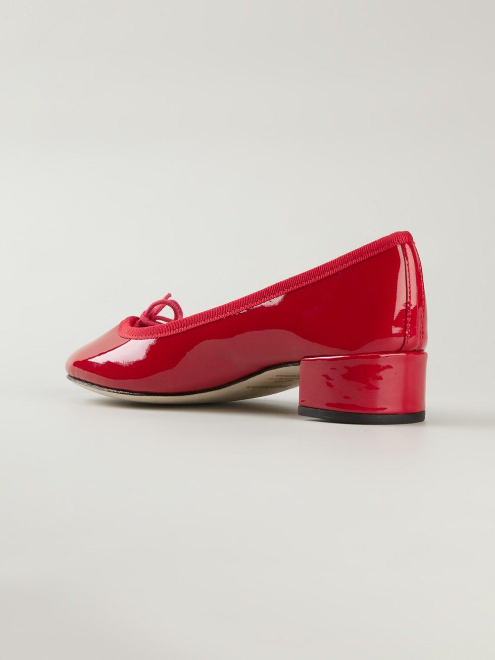 driving in clogs