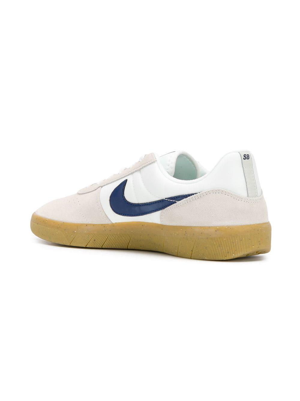 nike sb team classic trainers in beige
