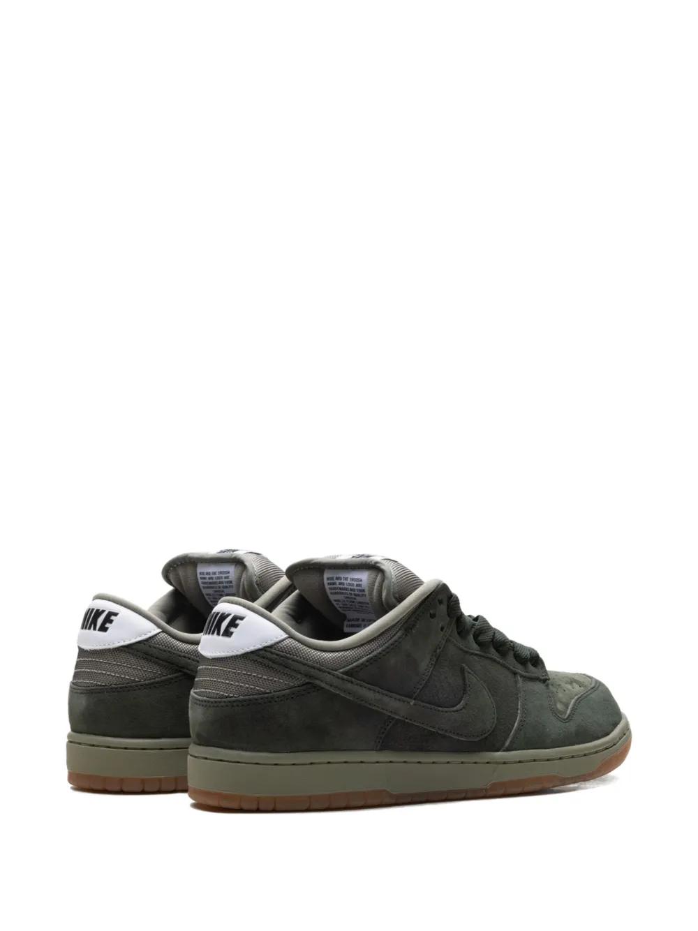 Nike Sb Dunk Low Pro B Sneakers in Black for Men | Lyst