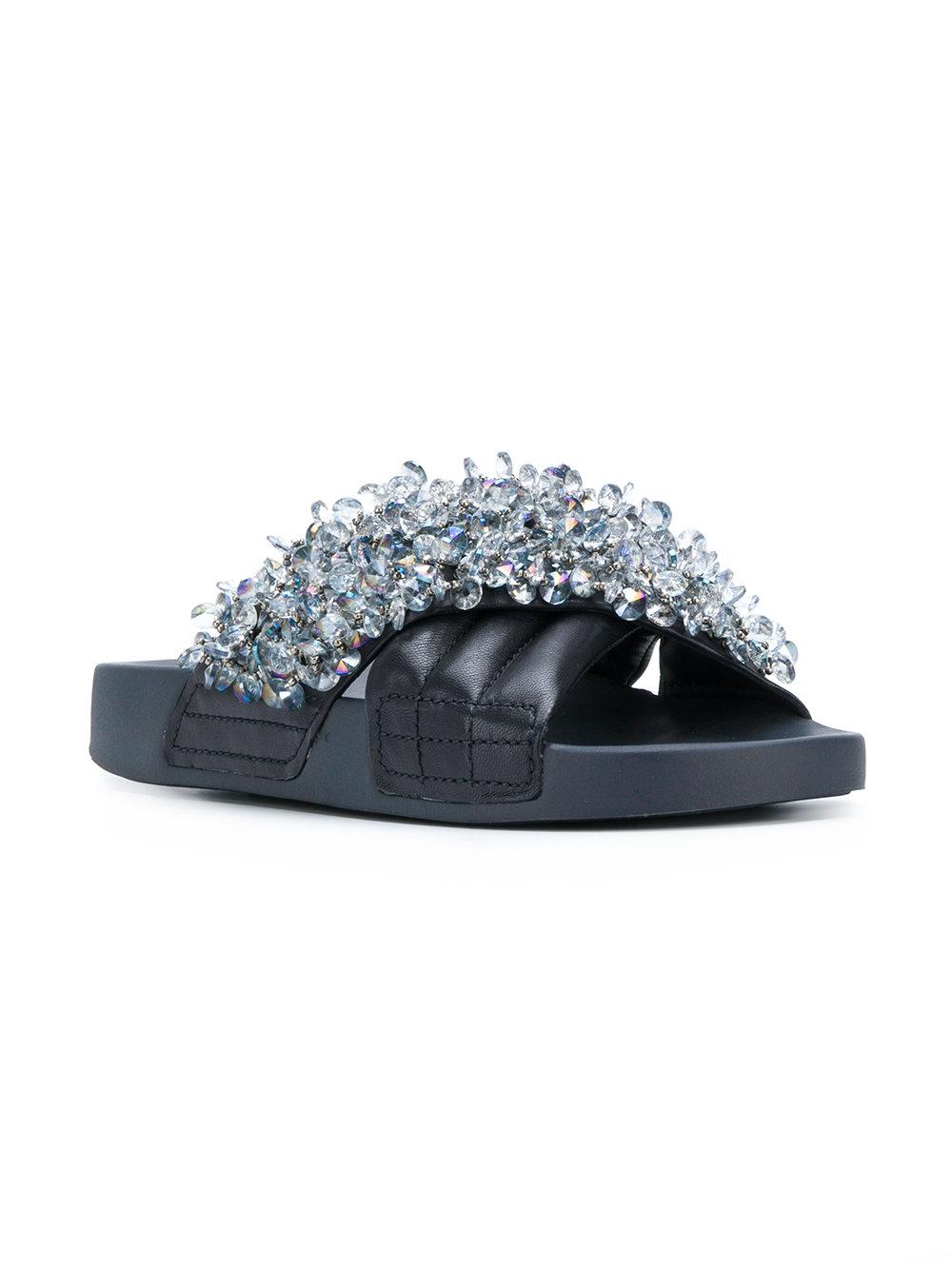 Descubrir 30+ imagen tory burch crystal-embellished slide sandals