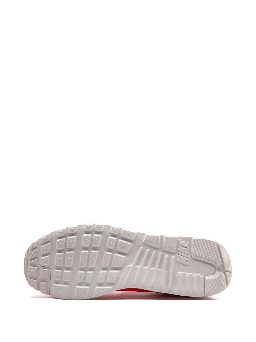 Nike Air Max Tavas Se Sneakers in Red for Men | Lyst