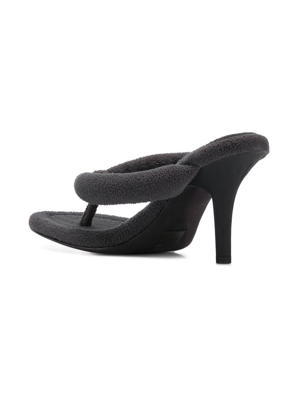 Yeezy Thong Sandals in Graphite (Gray) - Lyst