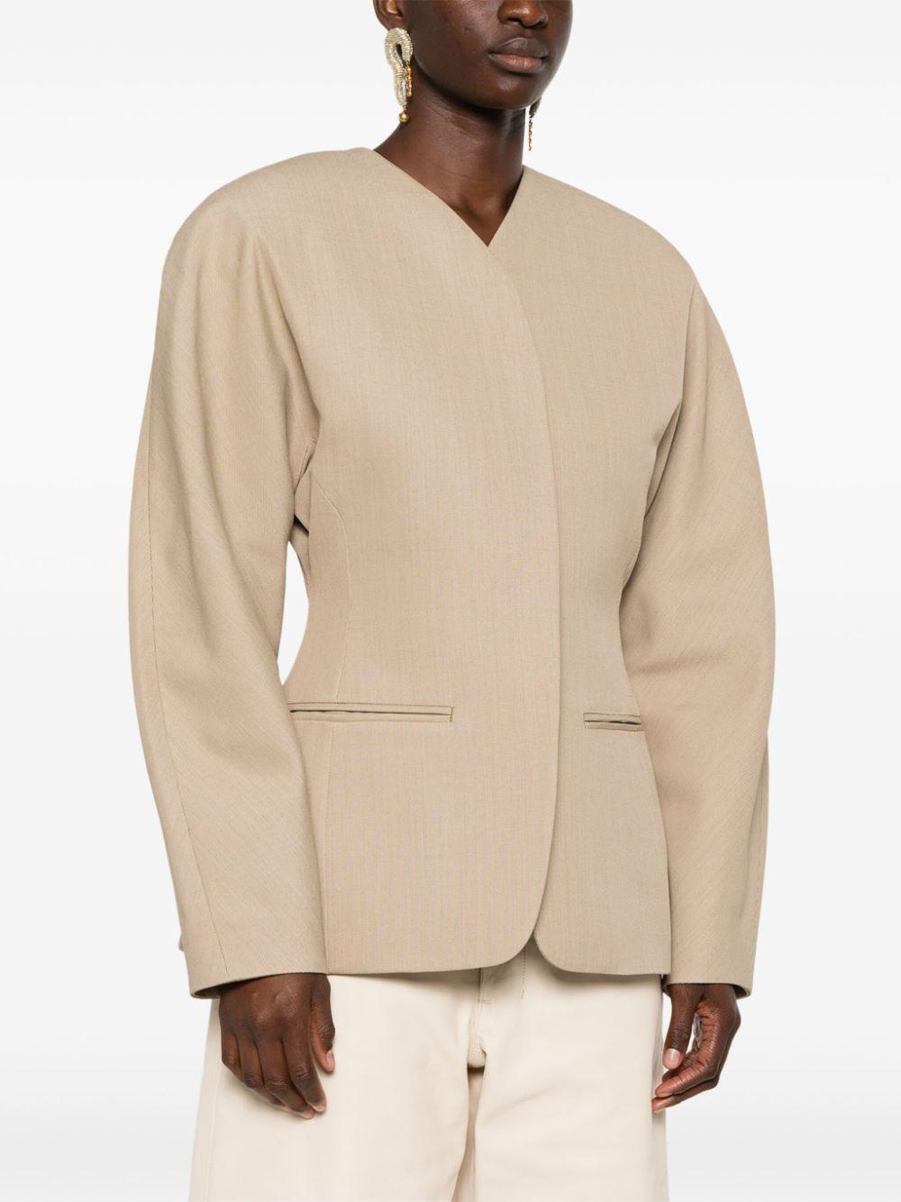 jacquemus-neutrals-Ovalo-