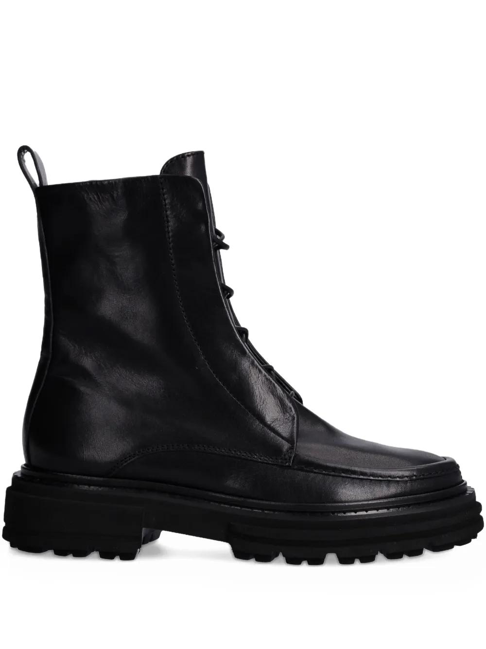 Sneakers with special details