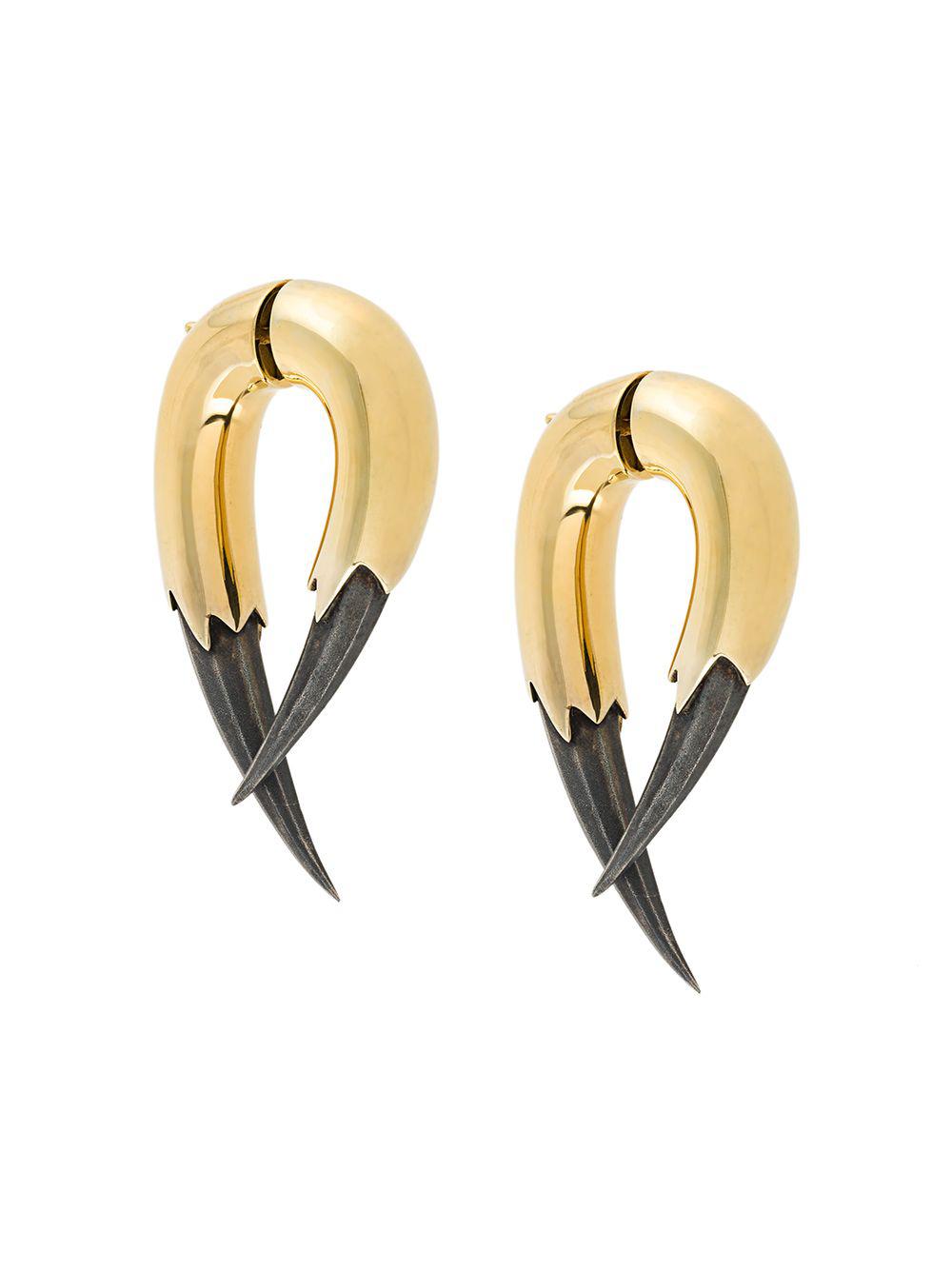 Kasun Vampire Claw Earrings in Metallic - Lyst