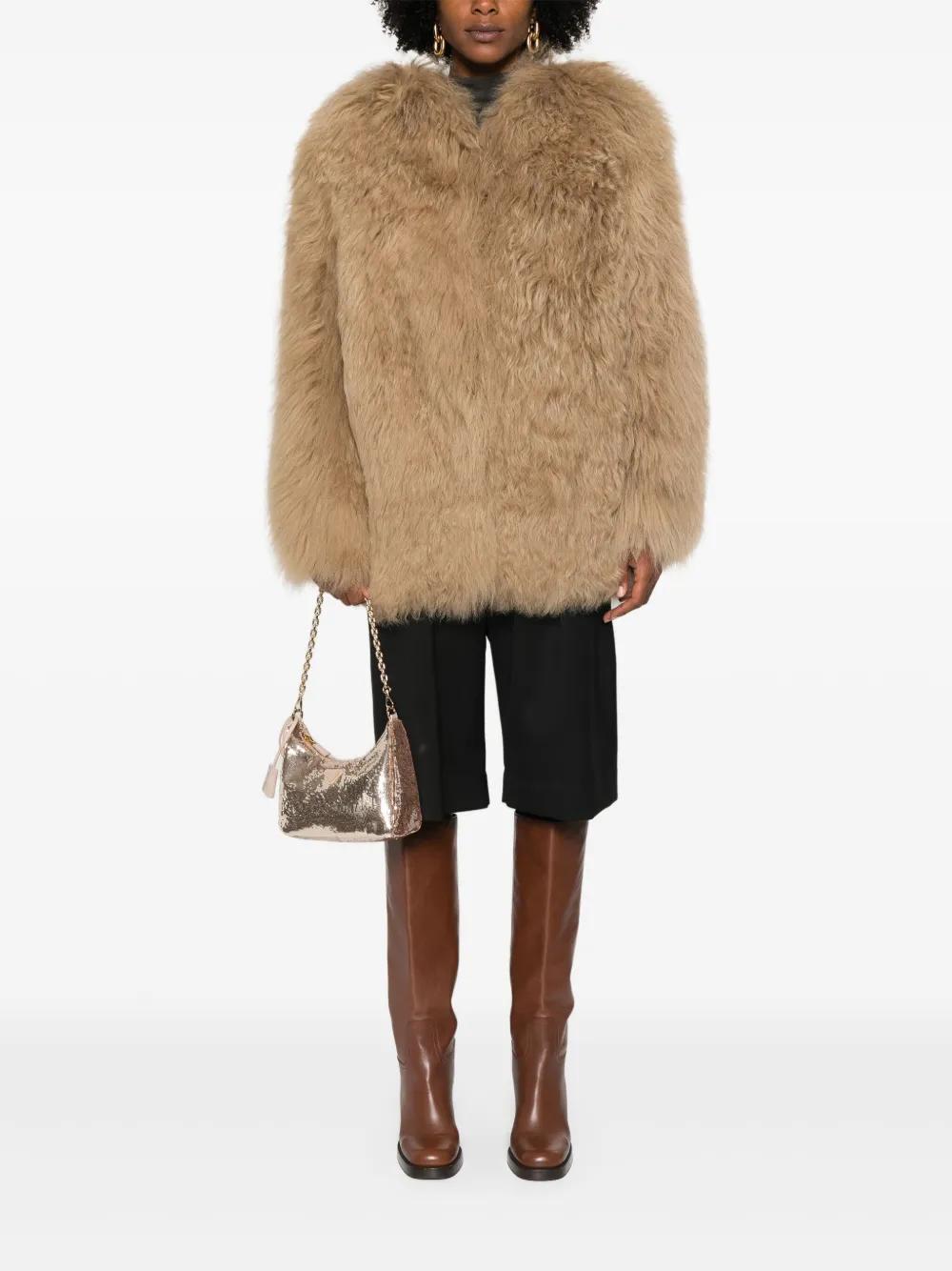 【関税&送料込】Prada Ivory Sleeveless Fur Coat Women's Prada Fur jackets | Lyst