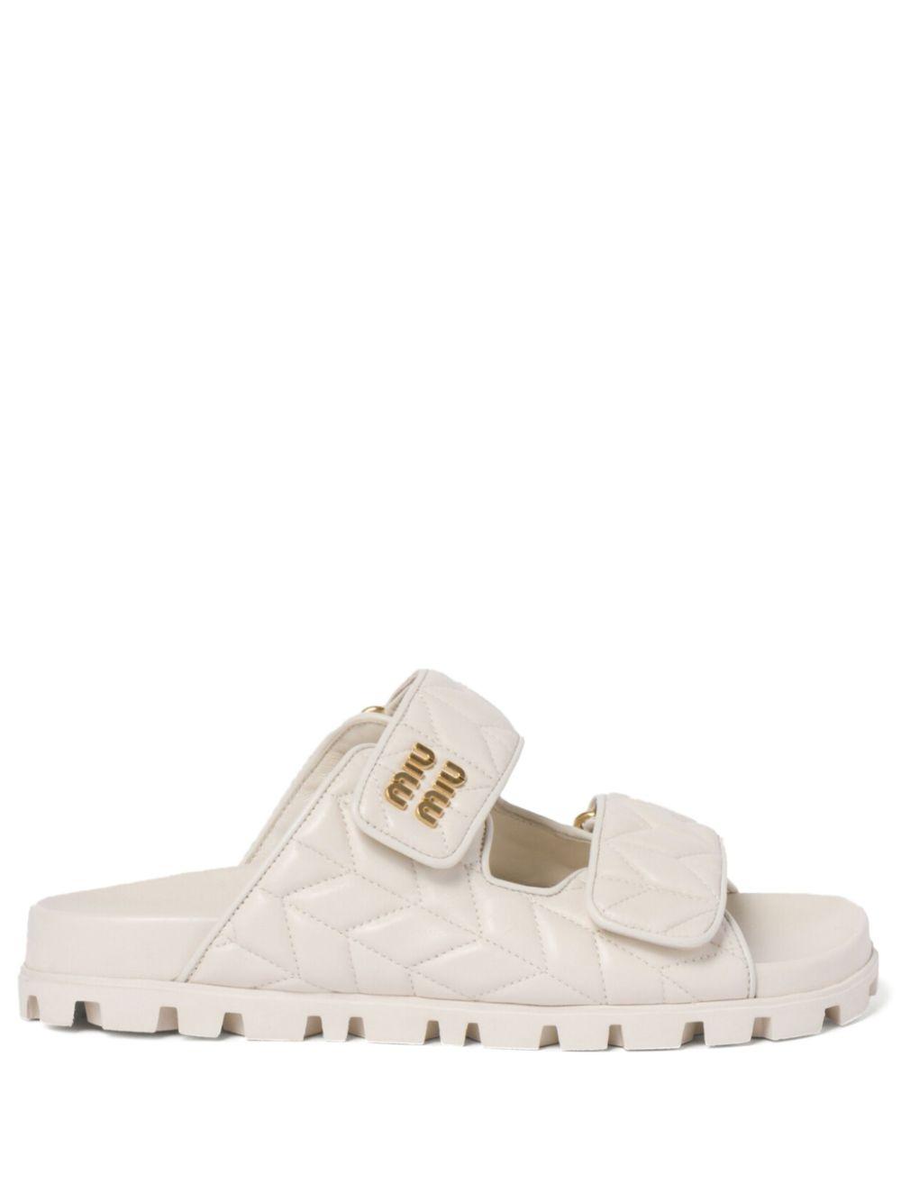 Miu Miu レディース ホワイト キルティング レザーサンダル フラット 