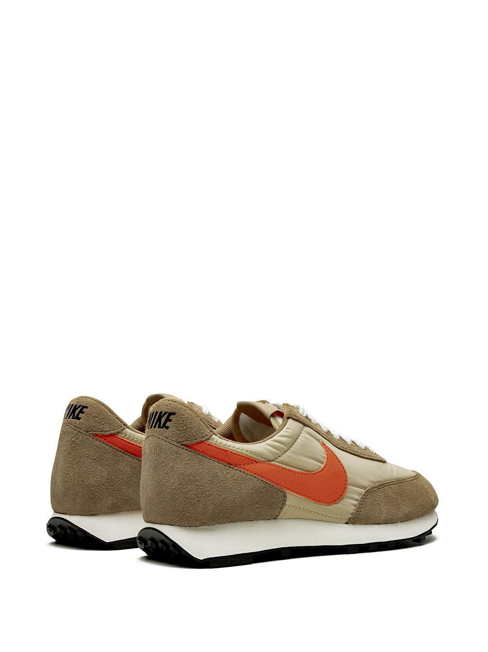 brown nike daybreak