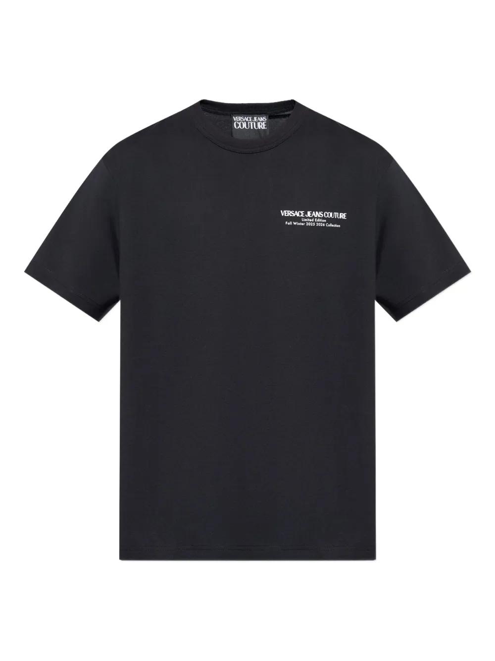 残り僅か!! VERSACE JEANS バロック ロゴ プリント Tシャツ 半袖 VERSACE JEANS Tシャツ（Versace Jeans Couture / ヴェルサーチ