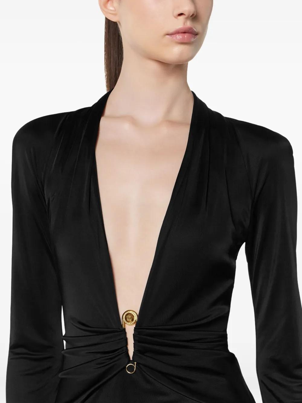 how to safety pin a deep v neck dress Day 1 of Hot Girl Summer Styling Tips: The cleavage safety pin trick #stylingtips #fashiontips #fashiontipsforwomen #clothinghacks #LIKEABOMBSHELL