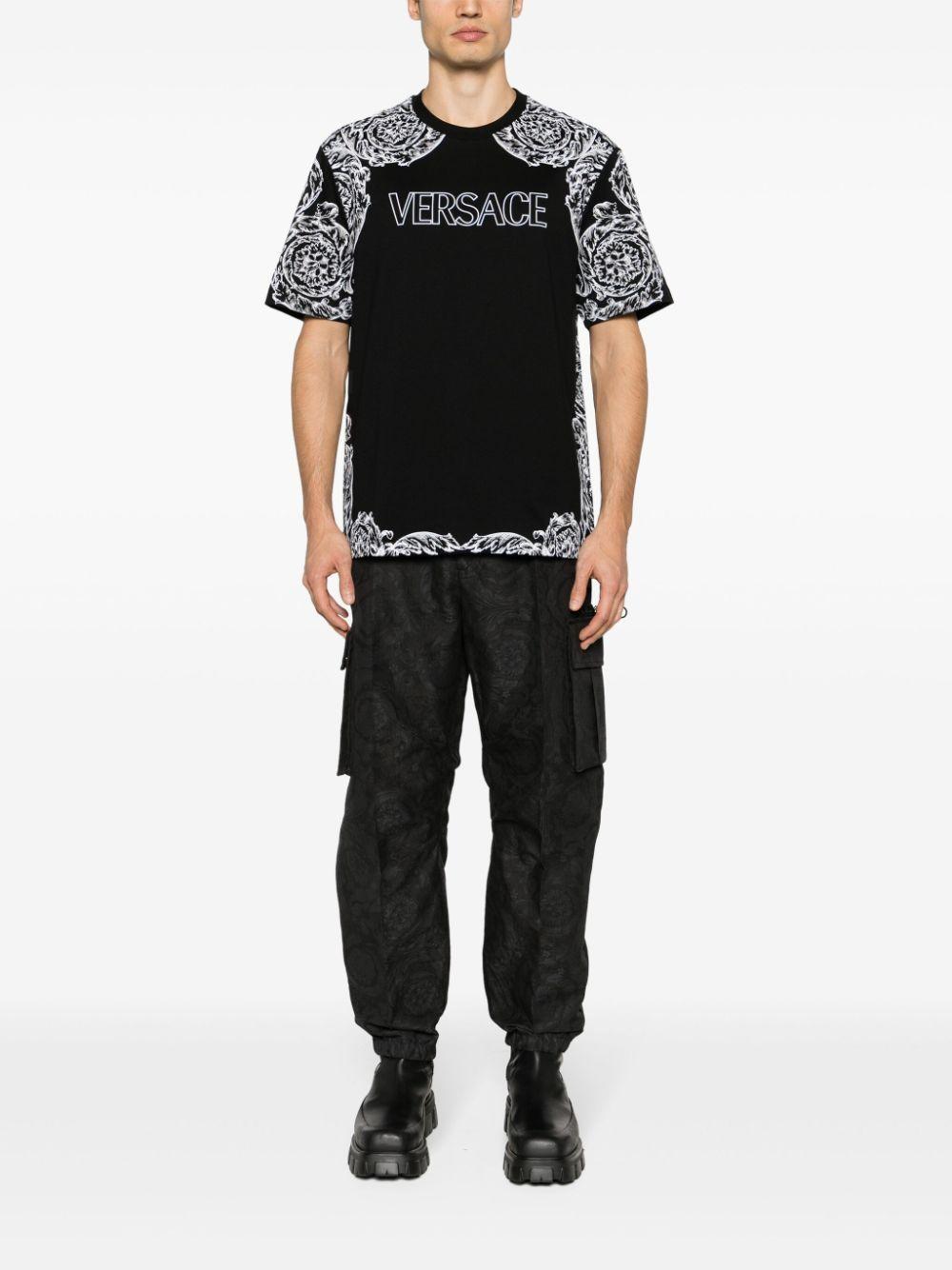 【VERSACE】Barocco Silhouette Logo T-shirt/全国送料無料 versace-black-T-Shirt-Mit-
