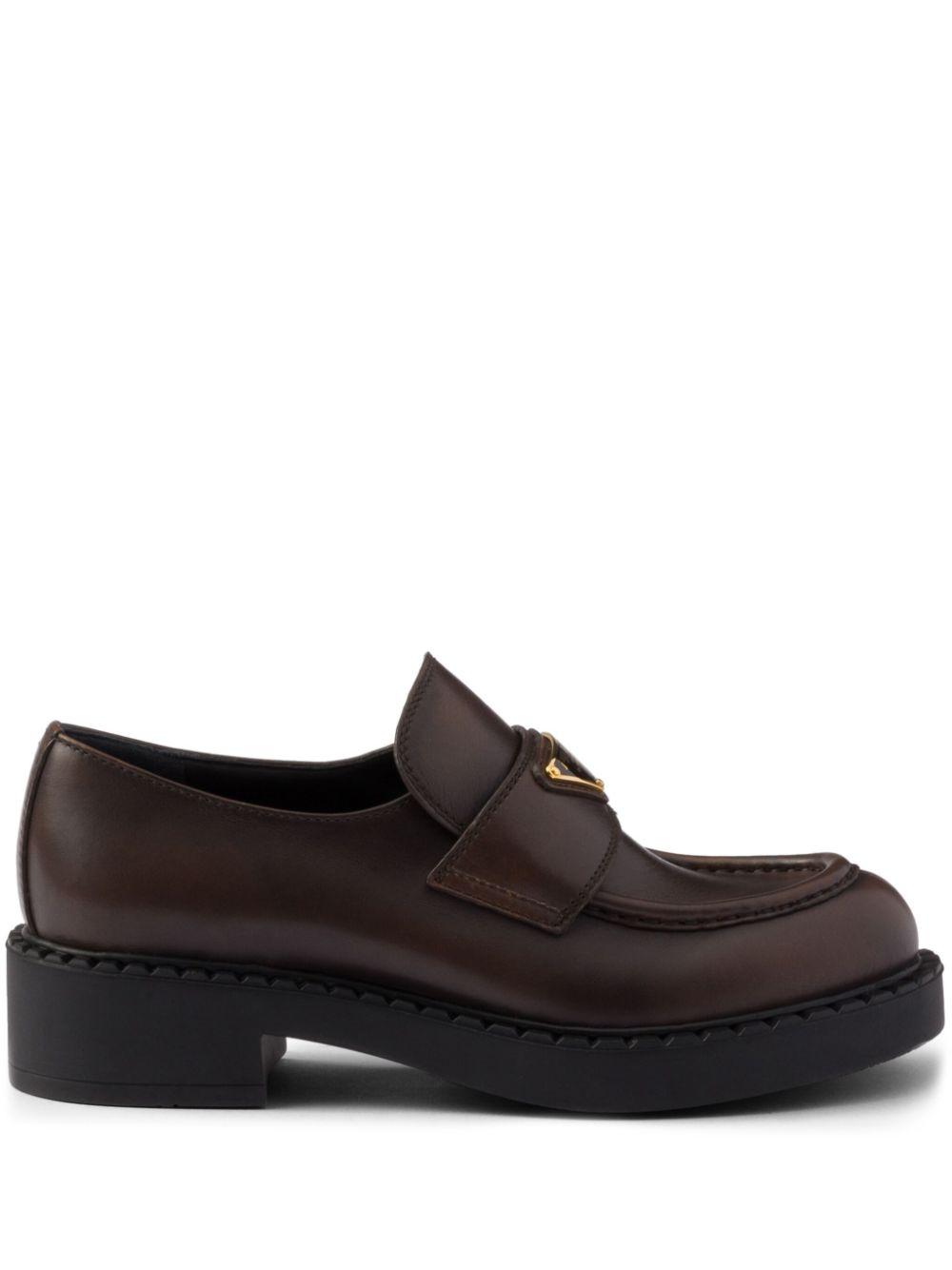 Prada レディース ブラック レザーローファー フラットシューズ