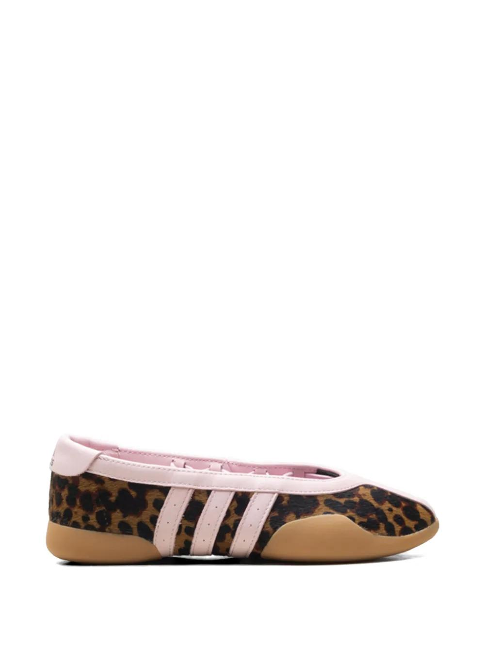 adidas gazelle silver green womens Adidas Women's Taekwondo Mei Ballet Flats Black/Gum main image 1
